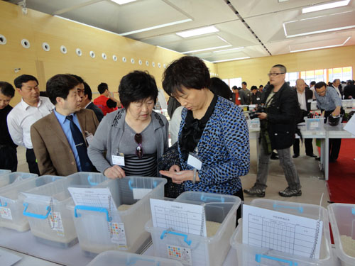 后勤集团参加第十四届北京高校“农校对接”直供基地暨北京高校伙食原材料联合采购招标大会