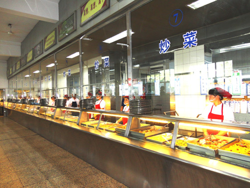 餐饮管理部全力以赴完成暑期餐饮保障任务