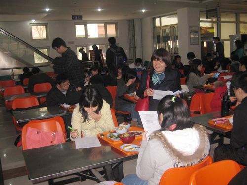 餐饮管理部成功举办学生最喜爱的食堂菜肴评选活动