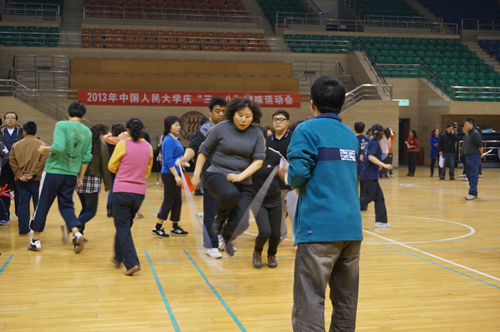 后勤集团各分会积极参加学校庆“三•八”趣味运动会