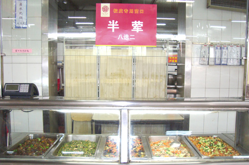 后勤集团为校庆倾情烹饪“免费午餐”