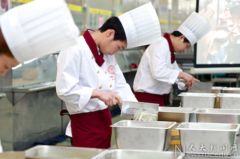 中国人民大学后勤职工烹饪技能比赛圆满结束