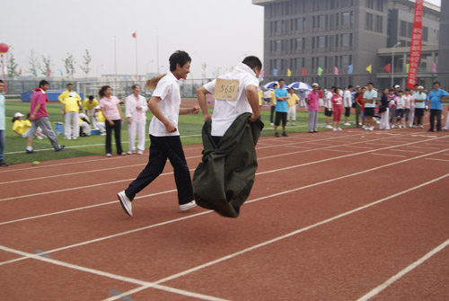 我校后勤集团在北京市高校后勤第二届体育节运动会荣获“最佳组织奖”称号