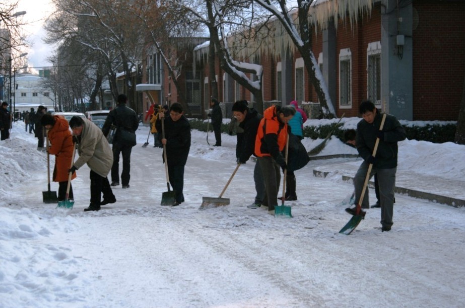 后勤集团未雨绸缪 积极应对暴风雪