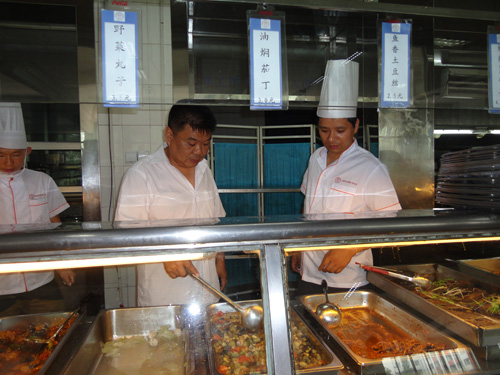 餐饮管理部全力以赴完成暑期餐饮保障任务