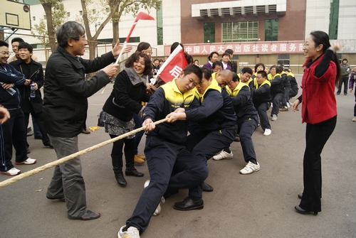 后勤集团举行2011年冬季拔河比赛