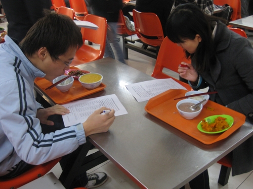 餐饮管理部成功举办学生最喜爱的食堂菜肴评选活动