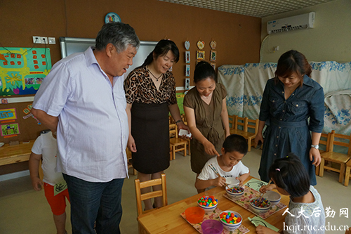 集团领导于六一儿童节前到人大朝阳幼儿园慰问师生